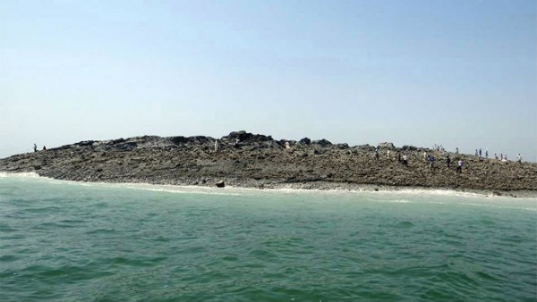 После землетрясения в Пакистане в Аравийском море образовался новый остров После землетрясения в Пакистане в Аравийском море образовался новый остров