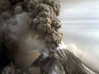 На Камчатке вулкан Жупановский выбросил пепел на высоту 2 км над уровнем моря На Камчатке вулкан Жупановский выбросил пепел на высоту 2 км над уровнем моря