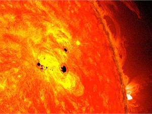 На Солнце зафиксирована очередная мощнейшая вспышка На Солнце зафиксирована очередная мощнейшая вспышка