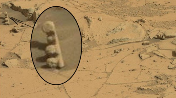 Марсоход Curiosity обнаружил на планете шар идеальной формы и светофор 