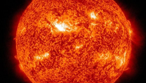 Мощная вспышка на Солнце грозит серьезной магнитной бурей Мощная вспышка на Солнце грозит серьезной магнитной бурей