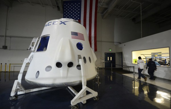 Американский грузовой корабль Dragon отстыкуется от МКС и вернется на Землю Американский грузовой корабль Dragon отстыкуется от МКС и вернется на Землю