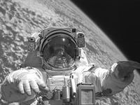 Астронавт создал уникальное космическое видео