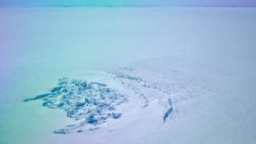 В Гренландии пропали два подледных озера и быстро тают ледники В Гренландии пропали два подледных озера и быстро тают ледники