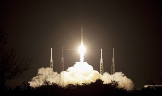 С мыса Канаверал запустили ракету Falcon 9 С мыса Канаверал запустили ракету Falcon 9