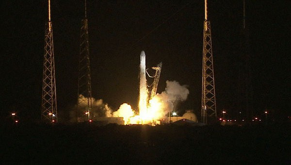 Американский транспортный корабль SpaceX Dragon отстыковался от МКС 
