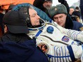 Экипаж космического корабля вернулся на землю Экипаж космического корабля вернулся на землю