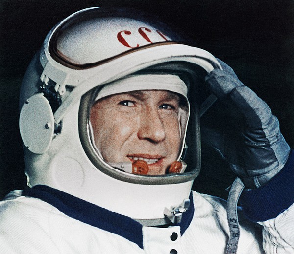 50 лет назад Алексей Леонов впервые вышел в открытый космос 50 лет назад Алексей Леонов впервые вышел в открытый космос