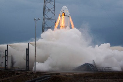 SpaceX выложила видео первых испытаний своего пилотируемого корабля SpaceX выложила видео первых испытаний своего пилотируемого корабля