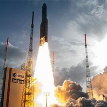 Во Франции с космодрома в Куру стартовала ракета-носитель Ariane 5 Во Франции с космодрома в Куру стартовала ракета-носитель Ariane 5