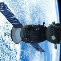 Летящий к МКС «Союз» уклонился от обломков японской ракеты