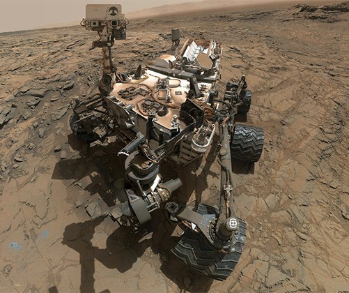 Марсоход Curiosity сделал послебуровое селфи Марсоход Curiosity сделал послебуровое селфи