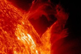 Обсерватория NASA SDO зафиксировала мощный взрыв на Солнце