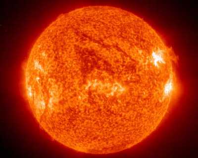 В NASA засняли на видео огромный НЛО вблизи Солнца