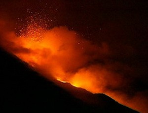Сразу 3 вулкана активизировались на Камчатском полуострове Сразу 3 вулкана активизировались на Камчатском полуострове