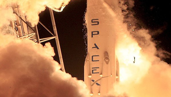 SpaceX не удалось посадить ступень Falcon 9 на плавучую платформу SpaceX не удалось посадить ступень Falcon 9 на плавучую платформу