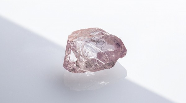 Petra Diamonds продала уникальный алмаз за $15 млн Petra Diamonds продала уникальный алмаз за $15 млн
