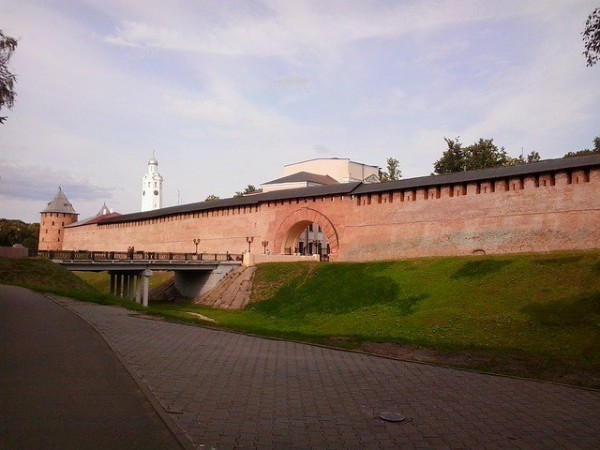 На территории Великого Новгорода была обнаружена ещё одна берестяная грамота XIV века На территории Великого Новгорода была обнаружена ещё одна берестяная грамота XIV века
