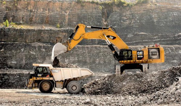 Caterpillar представила карьерный экскаватор 6015B Caterpillar представила карьерный экскаватор 6015B