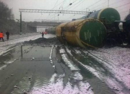 Грузовой состав, 11 вагонов которого опрокинулись в Приамурье, перевозил также взрывчатые вещества — МЧС Грузовой состав, 11 вагонов которого опрокинулись в Приамурье, перевозил также взрывчатые вещества — МЧС