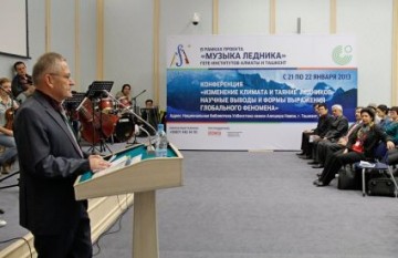 Ученые Узбекистана и Кыргызстана исследуют ледник Иныльчек Ученые Узбекистана и Кыргызстана исследуют ледник Иныльчек