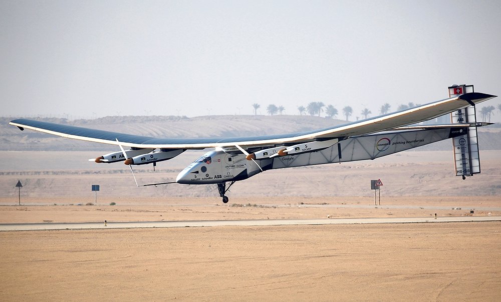 Самолет Solar Impulse 2 завершил кругосветное путешествие Самолет Solar Impulse 2 завершил кругосветное путешествие