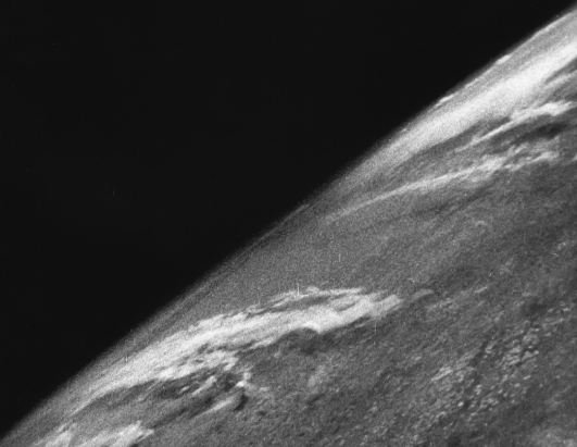 Исполнилось 70 лет с момента первой космической фотосъемки Земли Исполнилось 70 лет с момента первой космической фотосъемки Земли