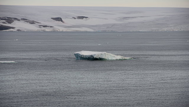 Гренландский ледник дал трещину