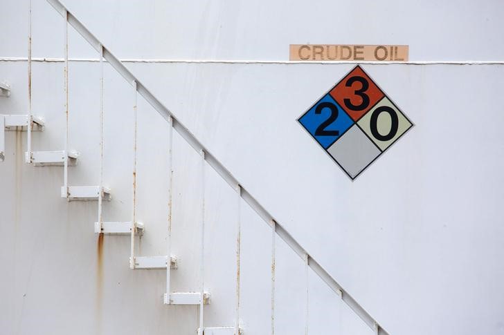 Будет ли и дальше дешеветь нефть? Будет ли и дальше дешеветь нефть?
