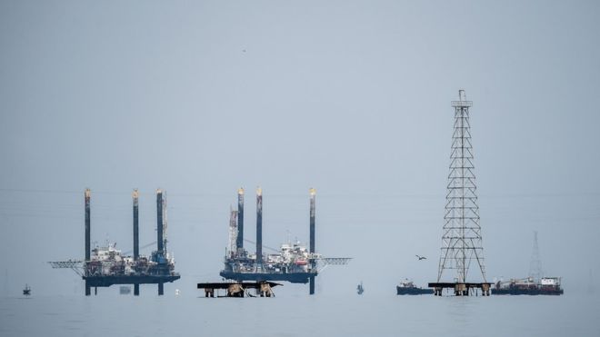Страны ОПЕК+ в 2019 году начнут сокращение нефтедобычи Страны ОПЕК+ в 2019 году начнут сокращение нефтедобычи