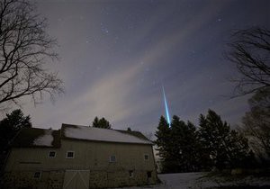 Ученые проверяют сообщения о пролетевшем над США метеорите Ученые проверяют сообщения о пролетевшем над США метеорите