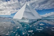 Российские ученые научились буксировать айсберги Российские ученые научились буксировать айсберги