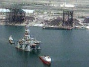 Затопленные на Каспии нефтяные скважины угрожают экологической катастрофой Затопленные на Каспии нефтяные скважины угрожают экологической катастрофой