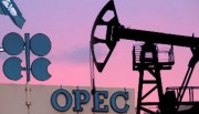 Мировая нефтедобыча снизится на 1% Мировая нефтедобыча снизится на 1%