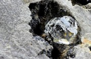 Ученые внутри алмаза обнаружили сверхплотный лед Ученые внутри алмаза обнаружили сверхплотный лед
