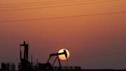 Цены на нефть продолжают расти на фоне сирийского конфликта Цены на нефть продолжают расти на фоне сирийского конфликта