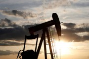 Нефть «пробила» отметку в 80 долларов Нефть «пробила» отметку в 80 долларов