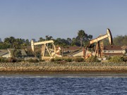 Цена на нефть остается нестабильной Цена на нефть остается нестабильной