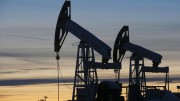 Цена на нефть пошла вниз Цена на нефть пошла вниз