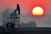 Цена на нефть впервые с октября 2017 год упала ниже $60 за баррель Цена на нефть впервые с октября 2017 год упала ниже $60 за баррель