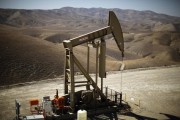 Россия не будет снижать свою нефтедобычу до мая Россия не будет снижать свою нефтедобычу до мая