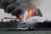 В ОАЭ произошел взрыв на танкерах с нефтью