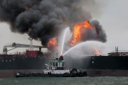 В ОАЭ произошел взрыв на танкерах с нефтью В ОАЭ произошел взрыв на танкерах с нефтью
