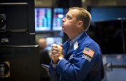 Нефть снова дешевеет Нефть снова дешевеет
